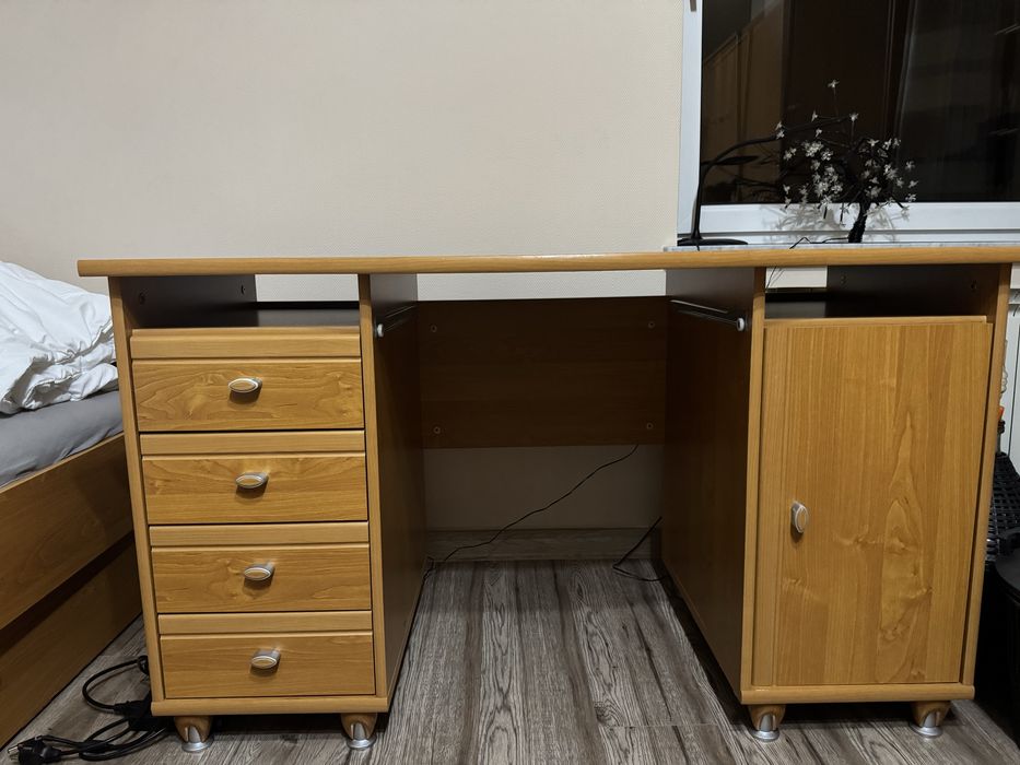 Biurko w dobrym stanie