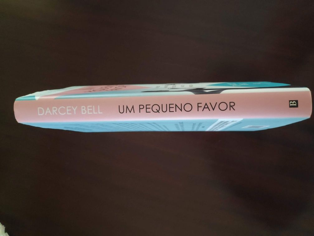 "Um Pequeno Favor" de Darcey Bell