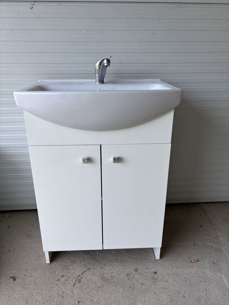 Umywalka z szafka i bateria 60