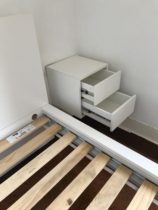 Mesa de Cabeceira Eket da Ikea