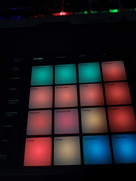 Maschine Mikro MK3 + Oprogramowanie z licencją Komplete Select
