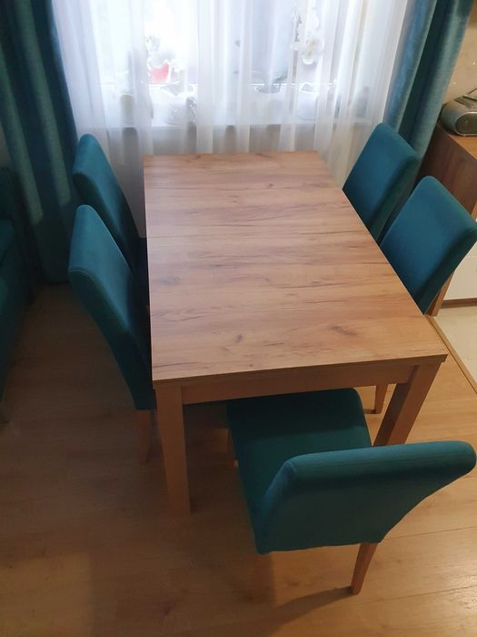 Stół z 6 krzesłami  komplet