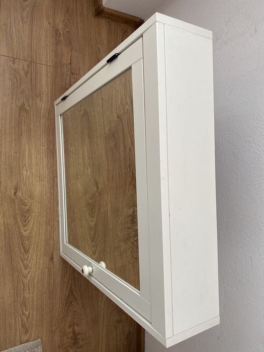 Szafka łazienkowa z lustrem