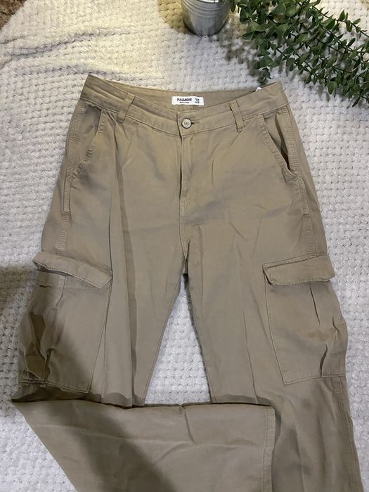 spodnie beżowe cargo pull and bear