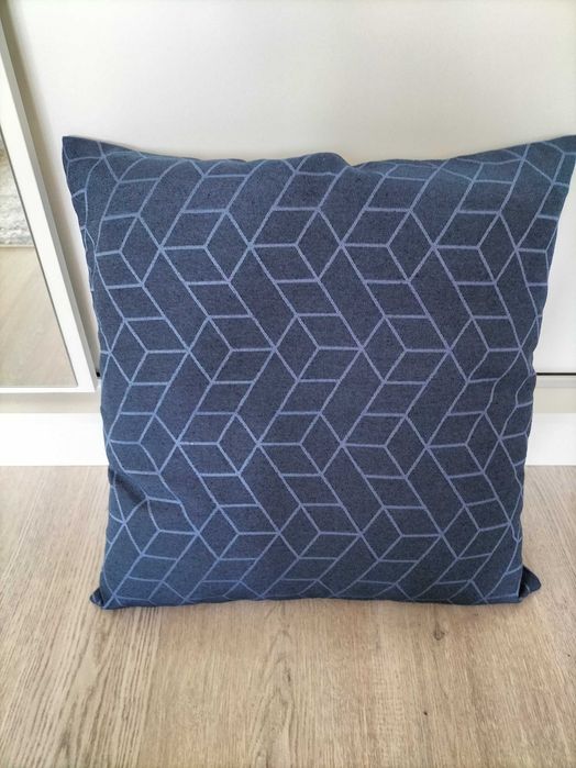 Cztery poszewki na poduszki