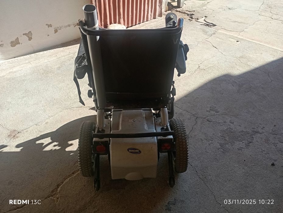Cadeira elétrica Invacare com bateria nova e joystick