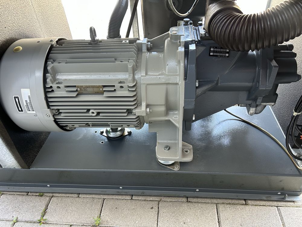 Kompresor śrubowy  ATLAS COPCO 22 kw 7.2 BAR 4.09m3 + osuszacz