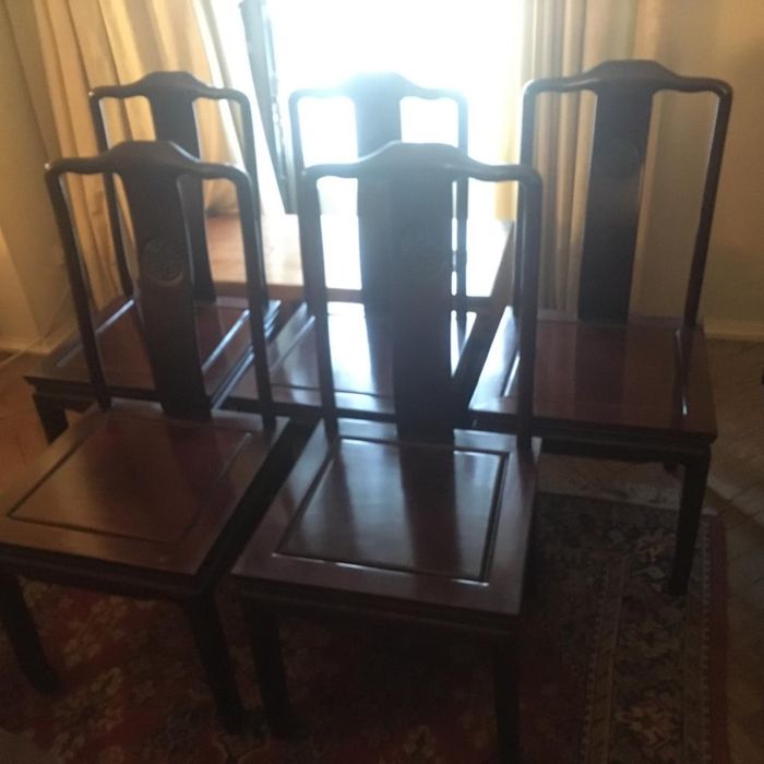 6 Cadeiras e mesa extencivel em Pau Rosa