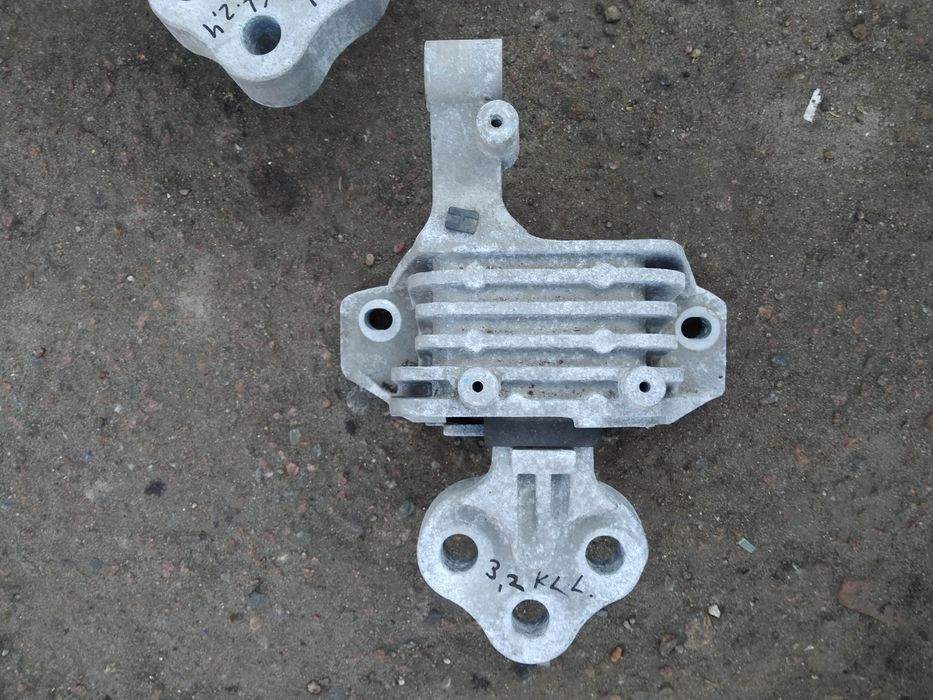 Jeep Cherokee kl FWD AWD 14-18г подушка двигателя левая 3.2л2.4л