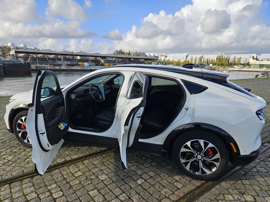 Ford Mustang Mach 75.7 kWH Premium AWD