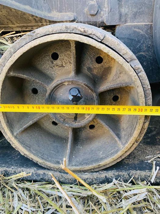 Ремонт катків опорних гумових реставрація гумових катків  New Holland
