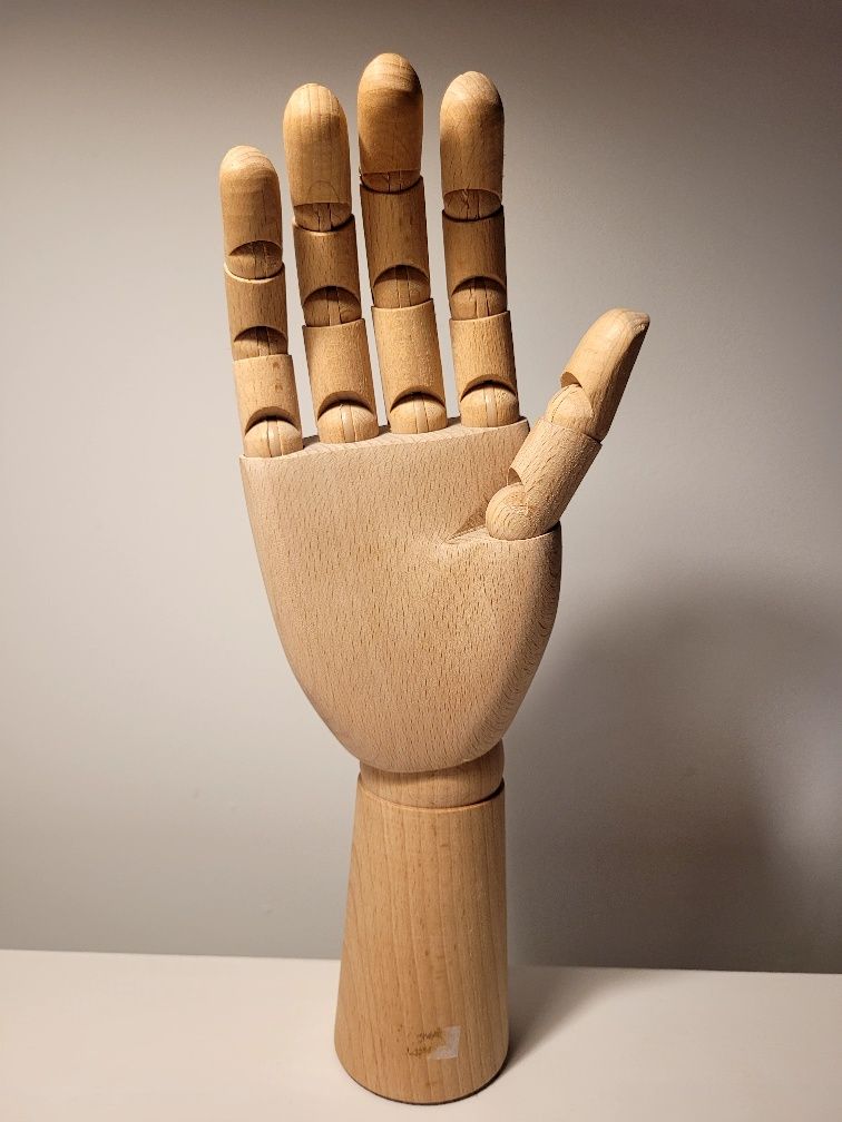 Drewniane dłonie