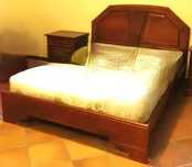 Cama e mesas cabeceira madeira maciça Cerne