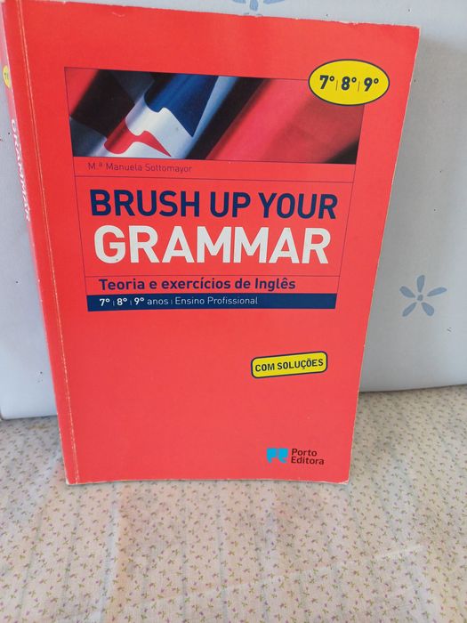 Livro de exercícios de inglês.