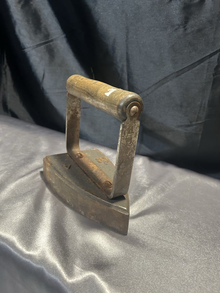 Żeliwne Żelazko Vintage 301/24