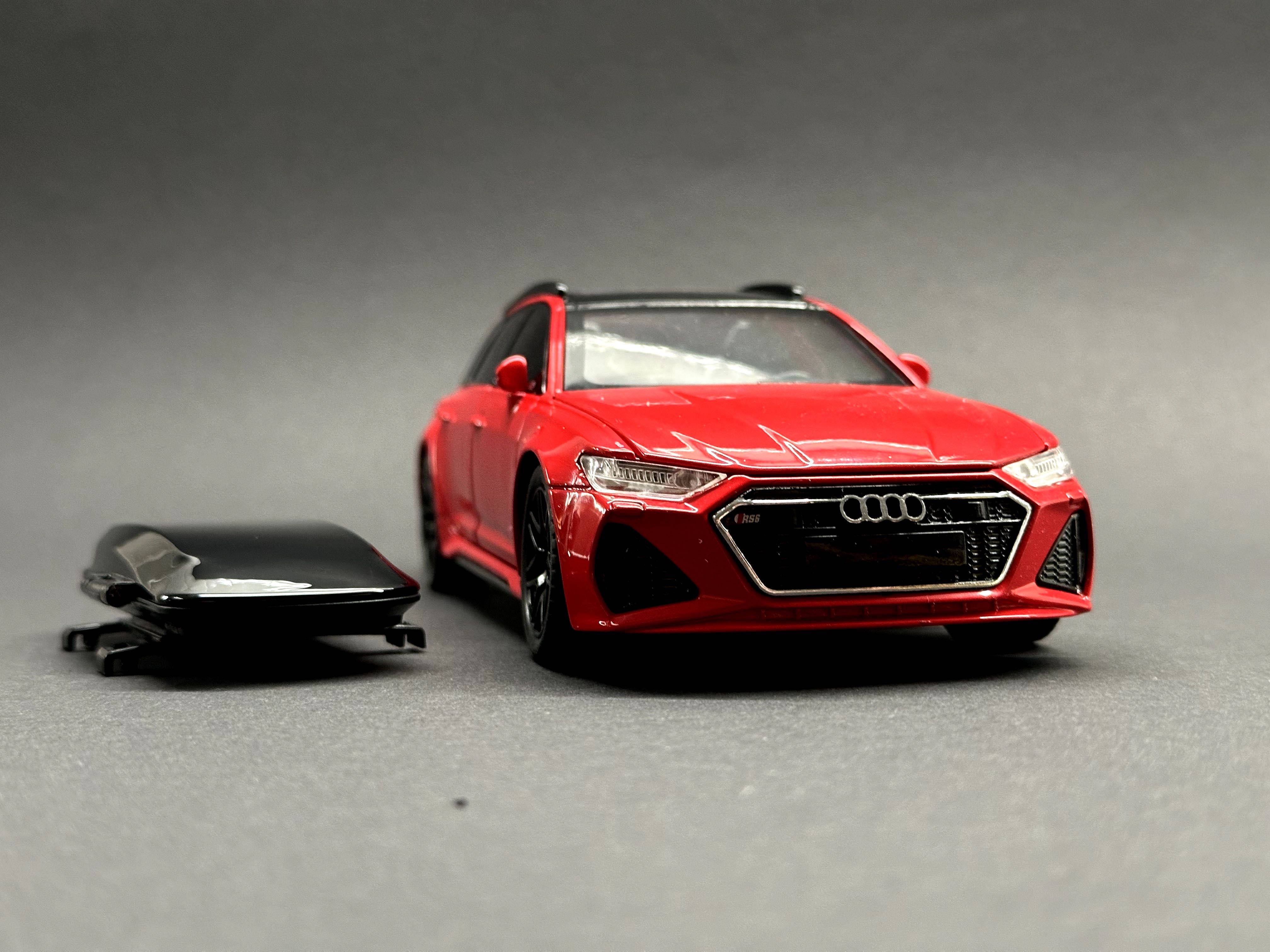 1:24 Audi RS6 combi - model/zabawka, czerwony