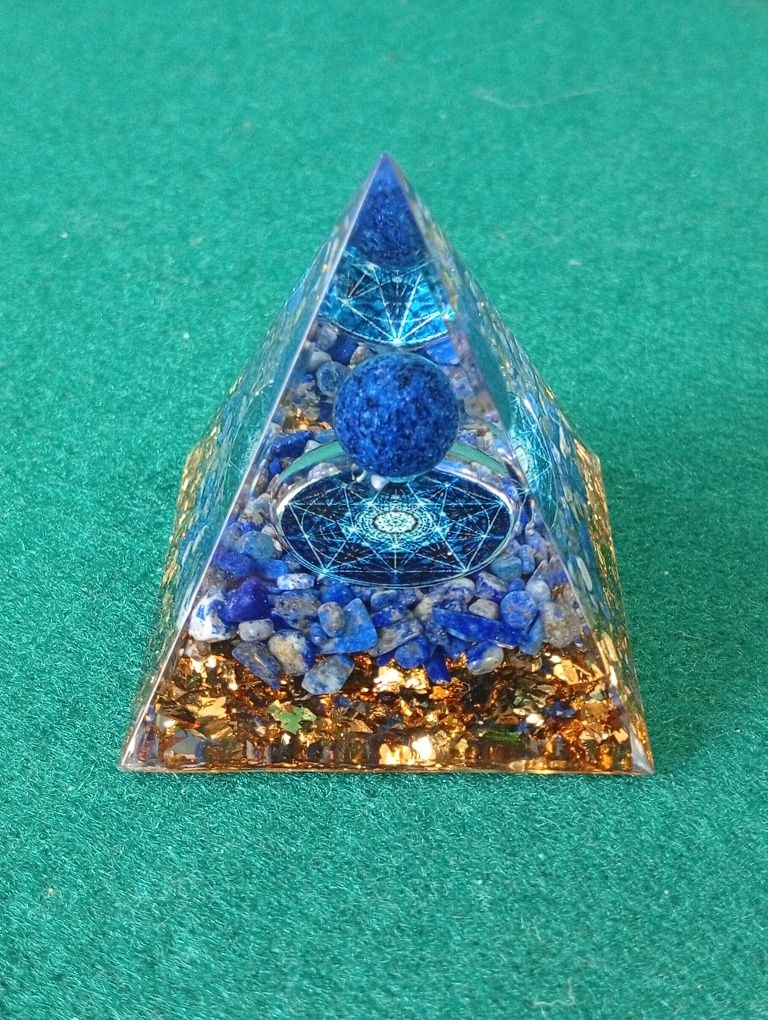 Pirâmide Regeneradora de Transformação em Orgonite