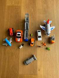 Zestaw różnorodnych pojazdów dla dzieci – samoloty i samochody