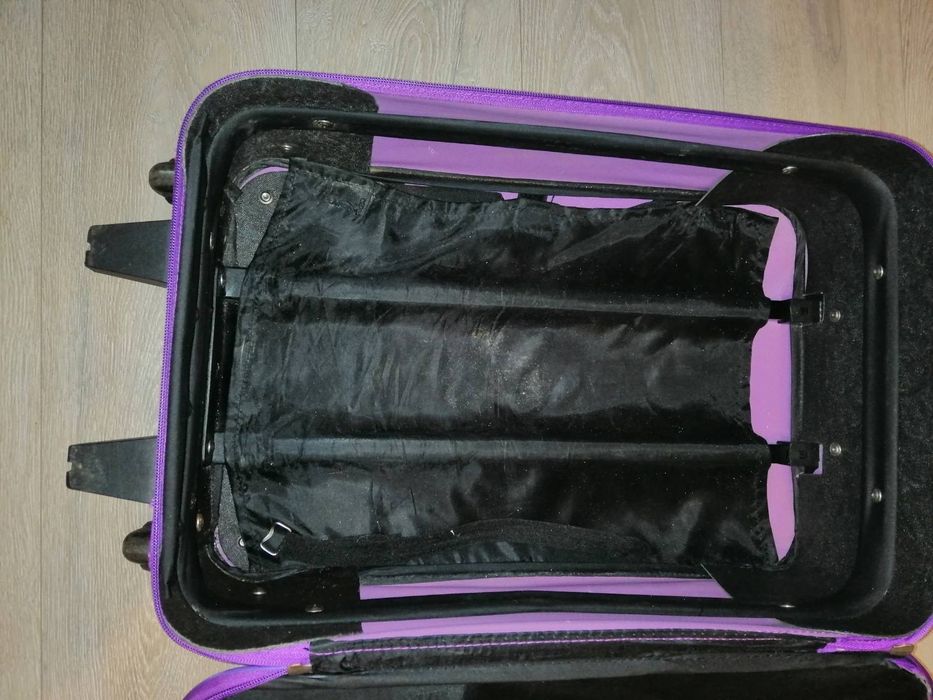 Чемодан дорожный