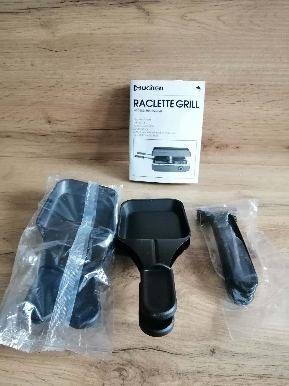 Grill raclette Muchen, grill z powłoką nieprzywierającą i 4 mini patel