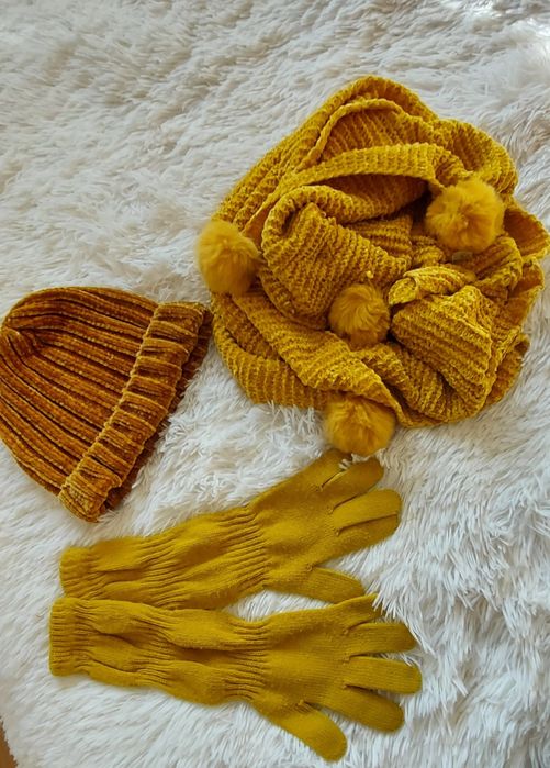 Szalik czapka rękawiczki