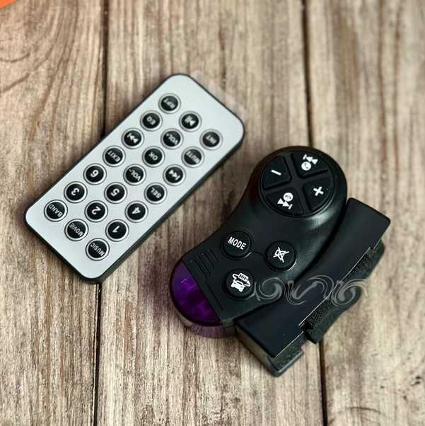 Автомагнитола с дисплеем bluetooth usb aux sd стандартный размер 1 din