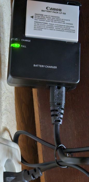 Зарядне lc e8 для canon 550d-700d зарядка