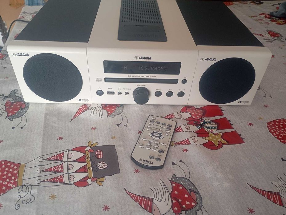 á venda:
Yamaha CRX-040 radio CD em branco.