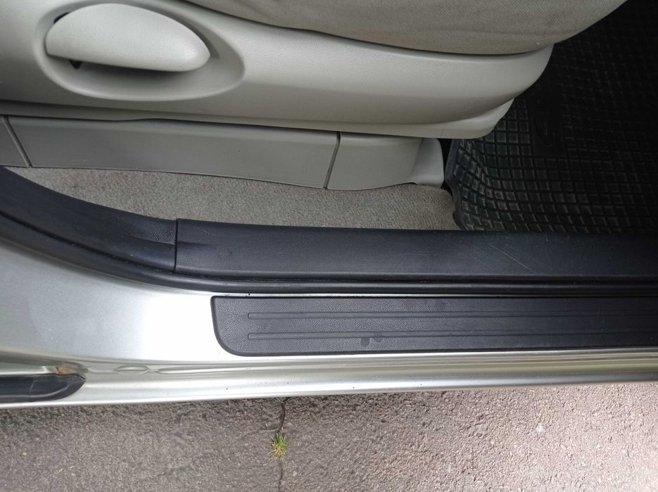 Автомобіль Mazda 5