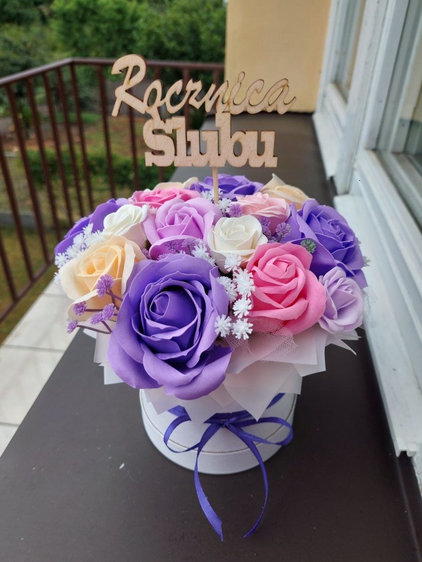 Flowerbox z pachnących różyczek mydlanych na każdą okazję