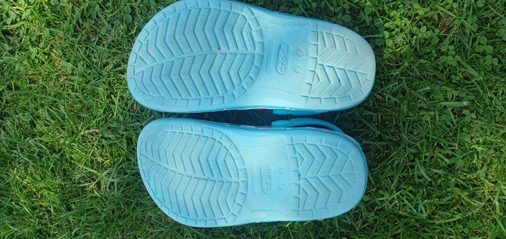 Crocs j2 z przypinkami roz  33-34