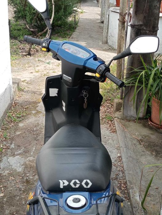 Moto antiga em bom estado