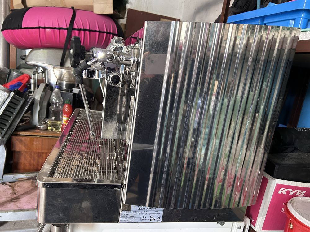 Професійний кавовий апарат Milano