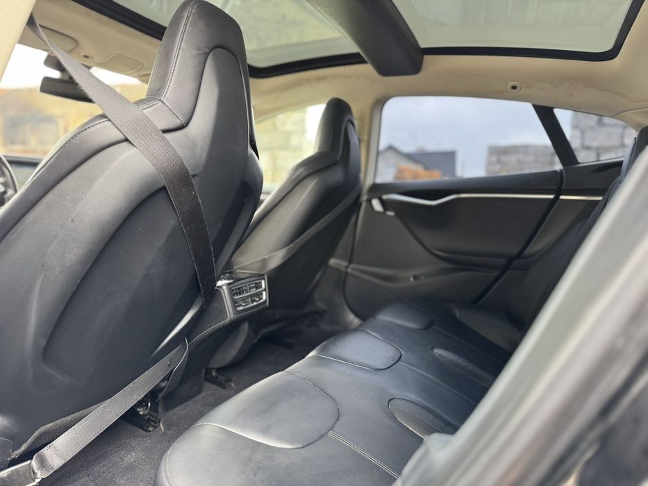 Продам Tesla model S85