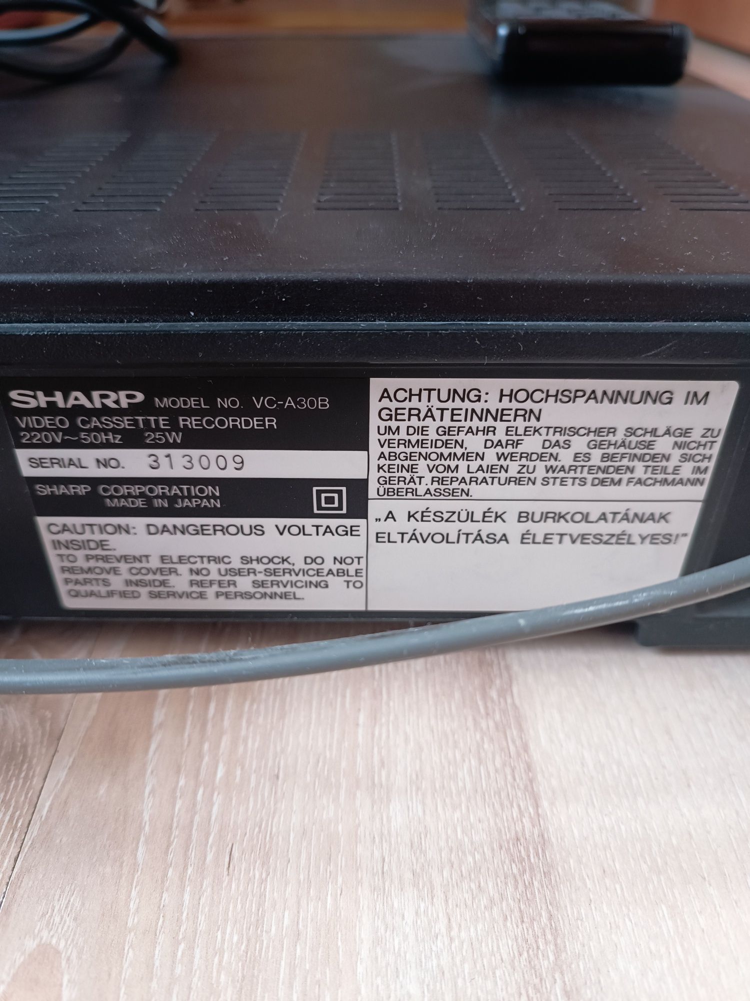 Видеомагнитофон sharp VC-A30B видеокассеты.