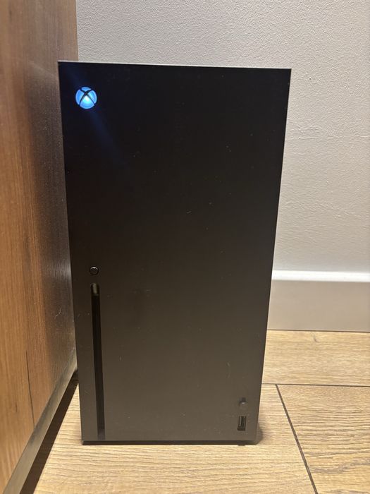 Konsola Xbox Series X + 2 pady