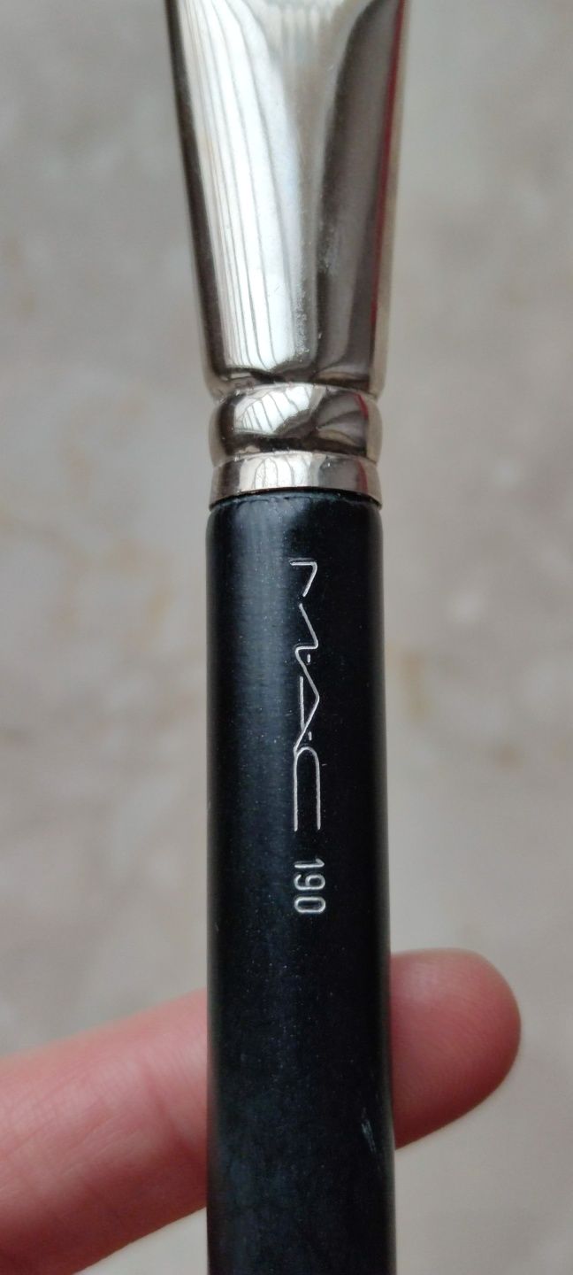 Pędzel do makijażu MAC nr 190 Foundation Brush