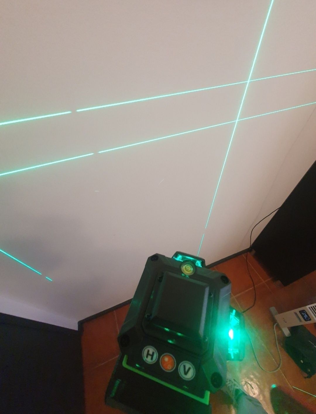 nivel laser 16 linhas com tripé como novo