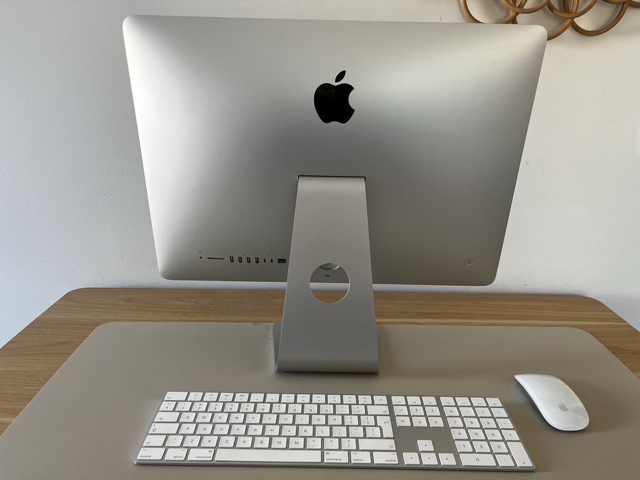 iMac 21.5” (2020) – i5 6-Core | 16 GB | 512 GB SSD | Mint + Box