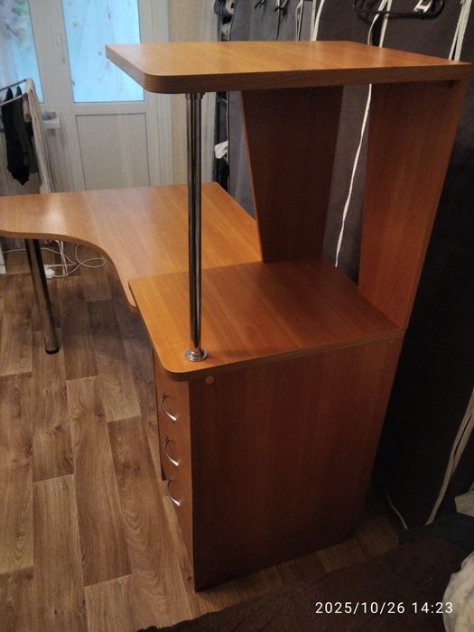 Стіл комп'ютерний письмовий, парта. Стол компьютерный письменный