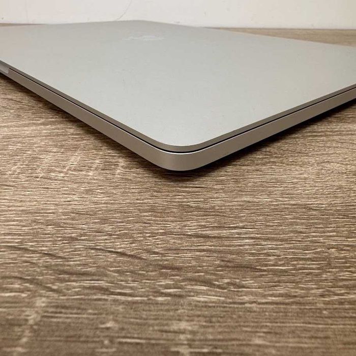 MacBook Pro 16" i7 / 16Gb DDR4 / SSD 512Gb / Radeon 5300m (код: M0541)