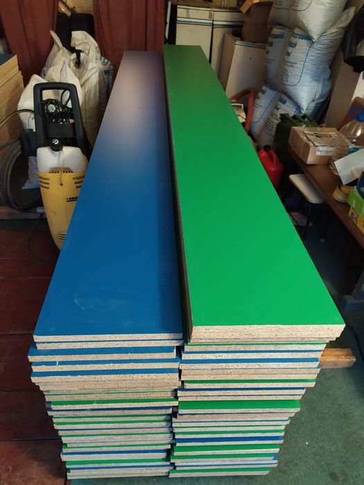 Продам большие куски ДСП.