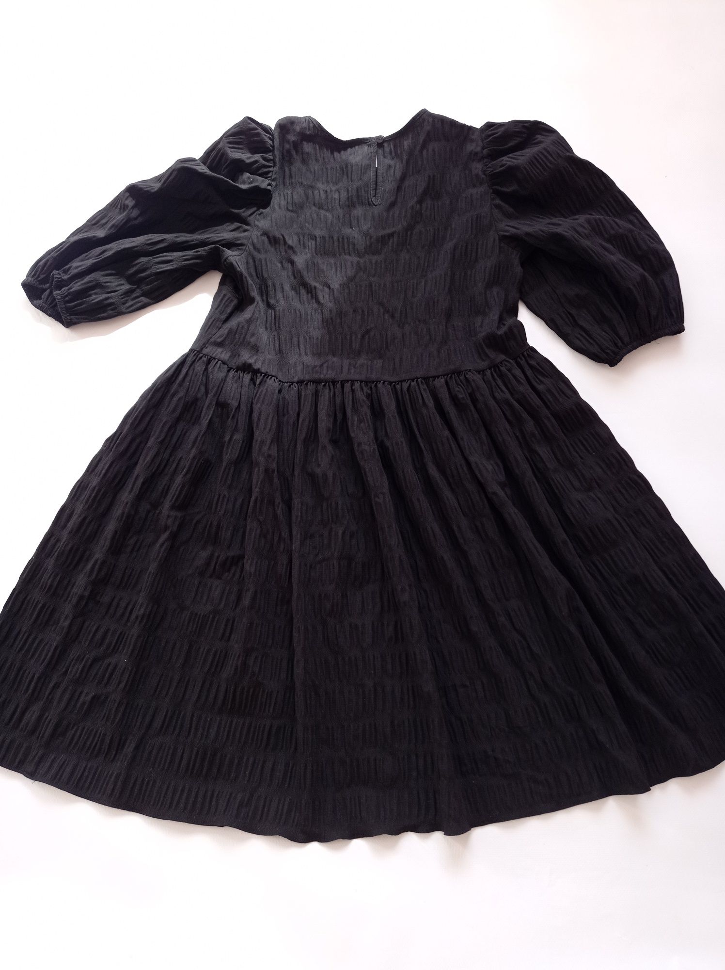 Primark. чёрное платье с объемными рукавами 44  размер.