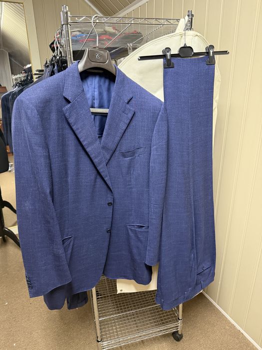 Продам чоловічі костюми