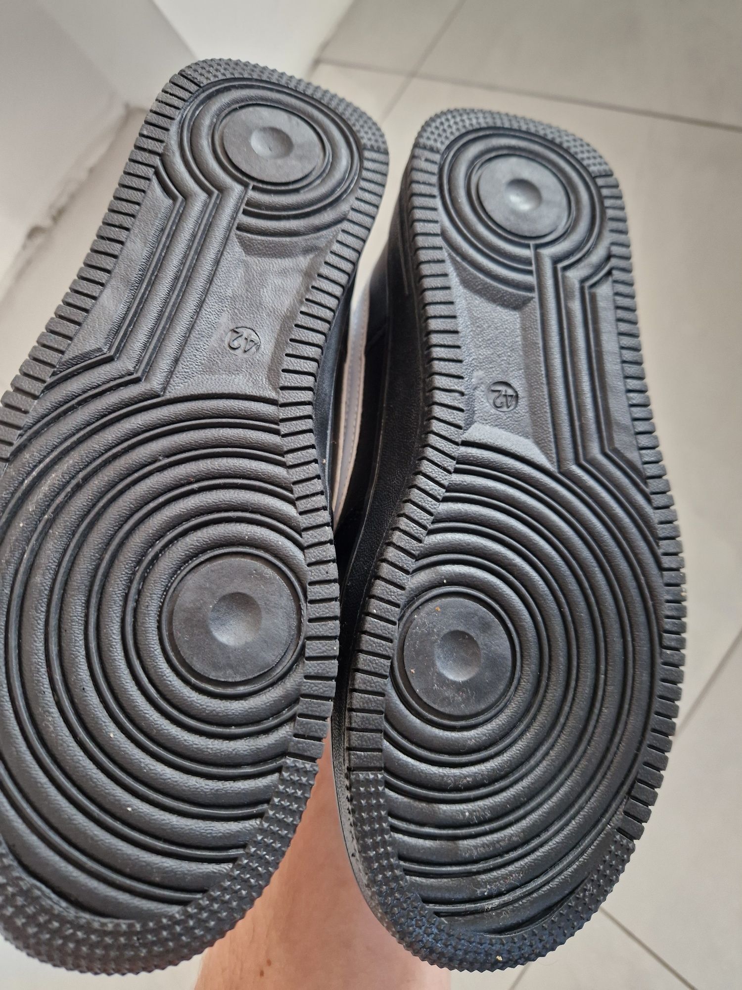 Sprzedam buty nike 42