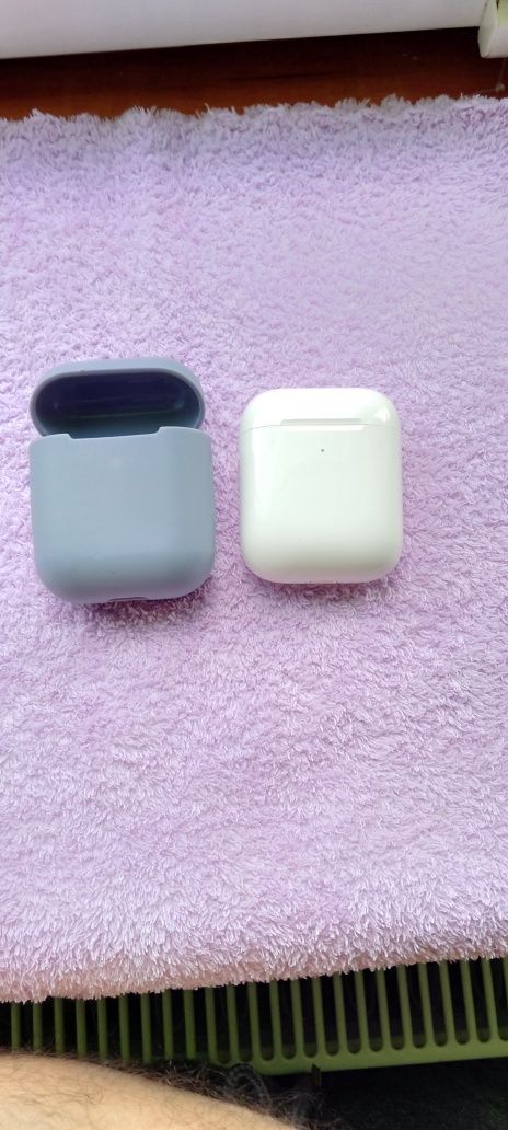 Оригінальний зарядний кейс Airpods 2 . З чохлом