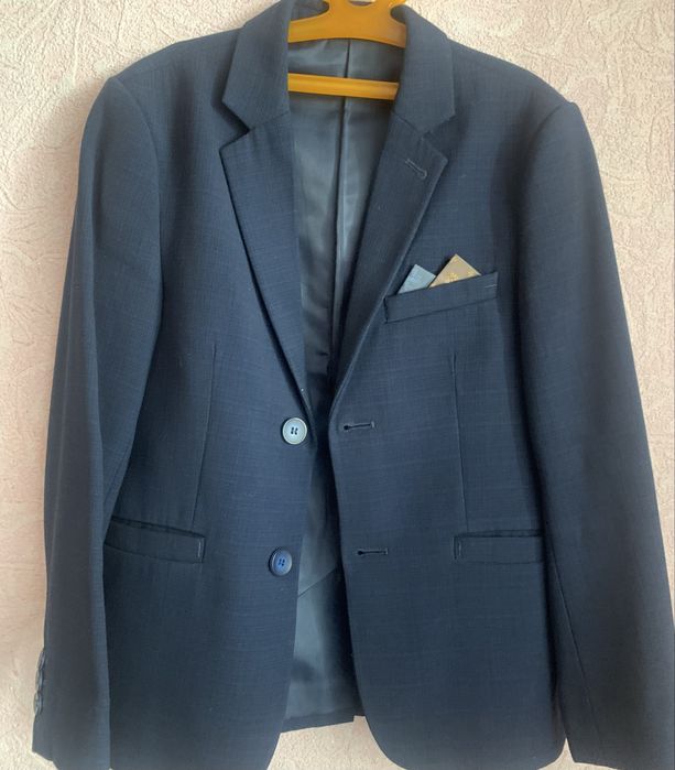 Шкільний піджак і дві пари брюк