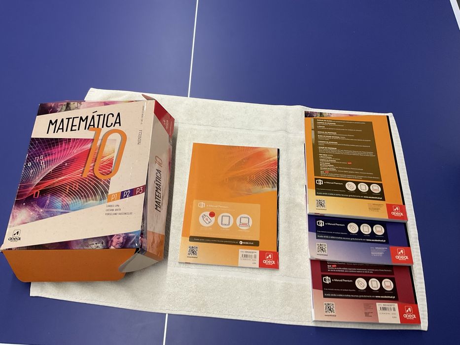 Manuias e dossiê matemática A 10° ano