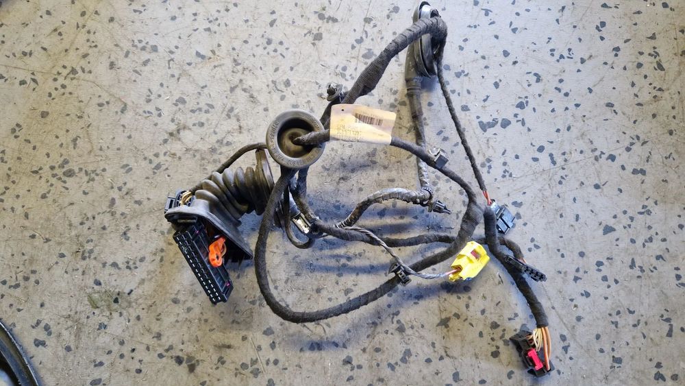 VOLKSWAGEN PASSAT B6 WIĄZKA DRZWI LEWY PRZÓD 3C1971120CK