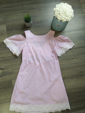Летнее платье розового цвета